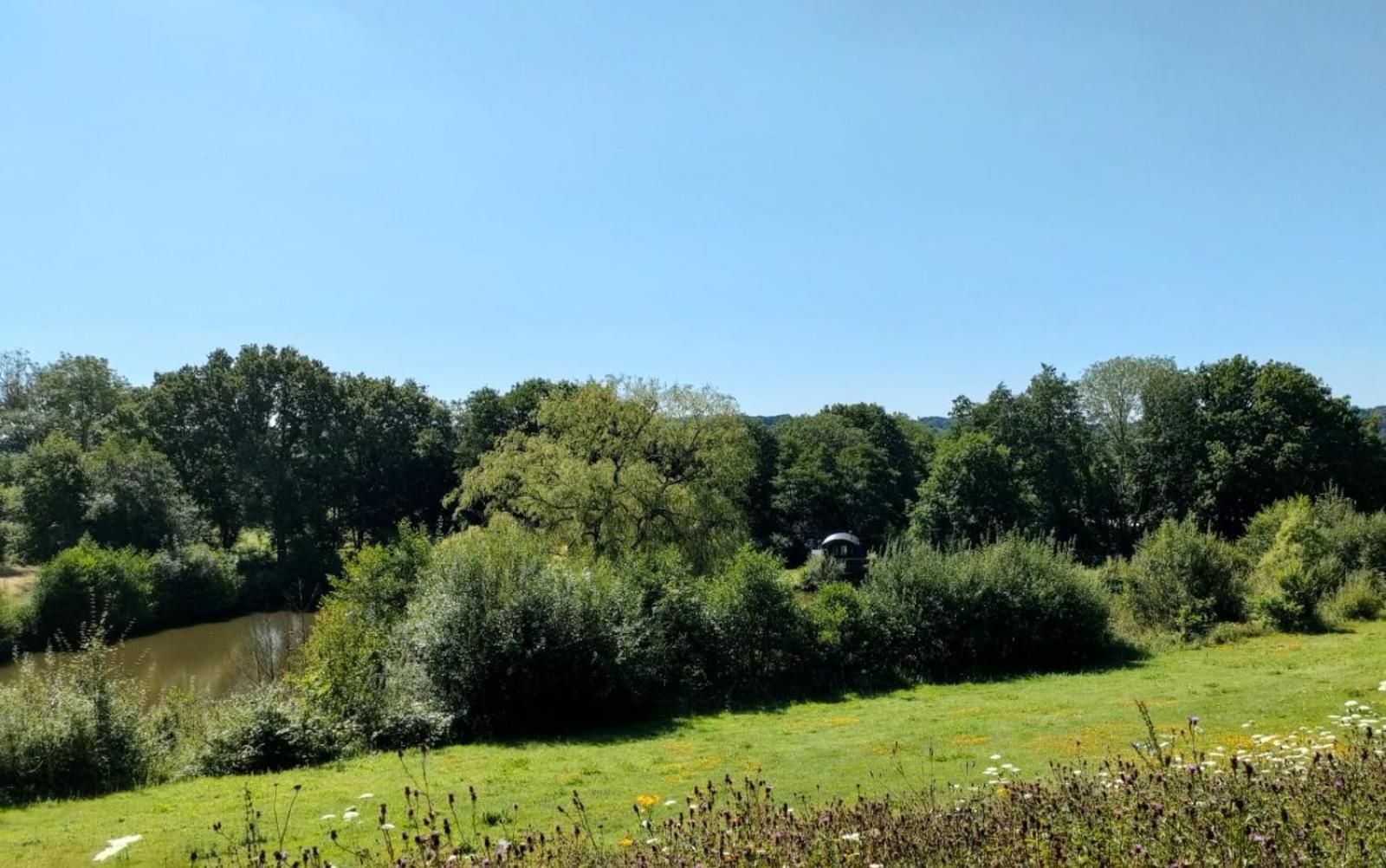 Charming Tranquil Shepherds Hut With Lakeside Balcony 'Roach' อัคฟิลด์ ภายนอก รูปภาพ